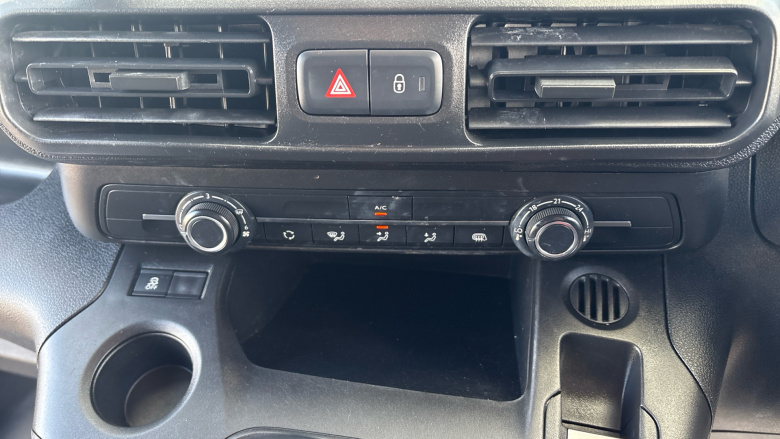 Peugeot Partner Standard Diesel 1000 1.5 BlueHDi 100 Professional Van